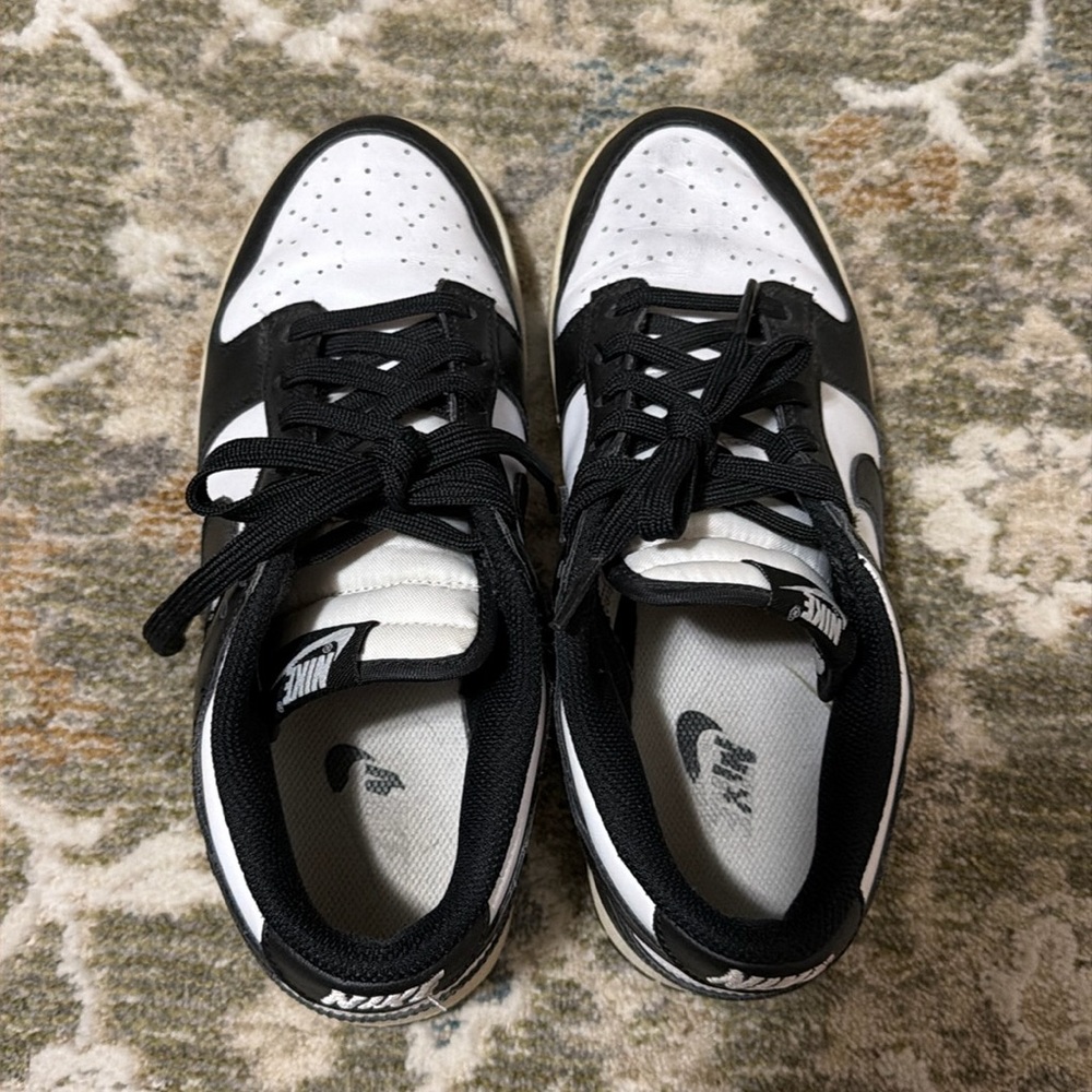 Black and white nike dunk W7